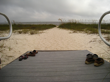 boardwalk_barefoot_temperature-resized-600