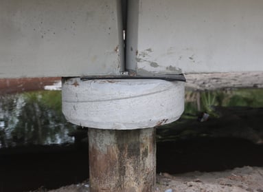 using-timber-piles-with-permatrak-boardwalk-system-closeup